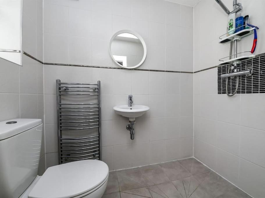 Specious 3Bed Property With Parking & Large Garden Aveley Dış mekan fotoğraf