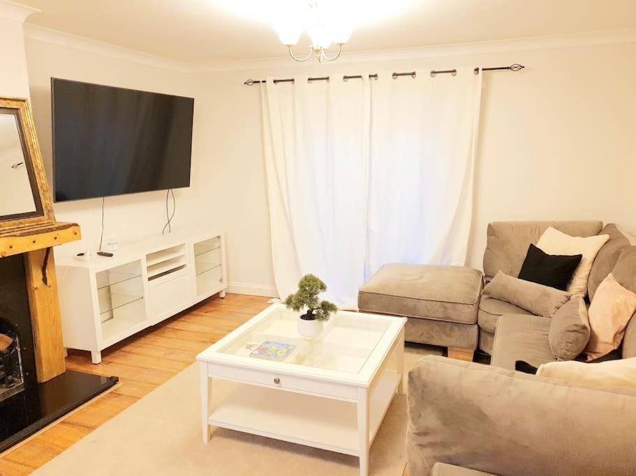 Specious 3Bed Property With Parking & Large Garden Aveley Dış mekan fotoğraf